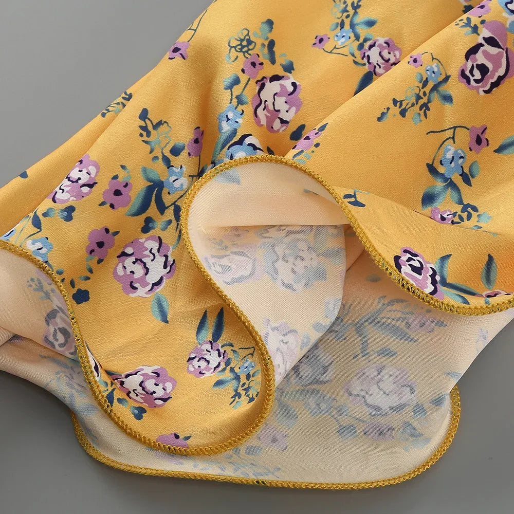 Abito Elegante e Sexy con Stampa Floreale, Orlo Asimmetrico, Collo Alto, Maniche a Palloncino, Lunghezza al Ginocchio
