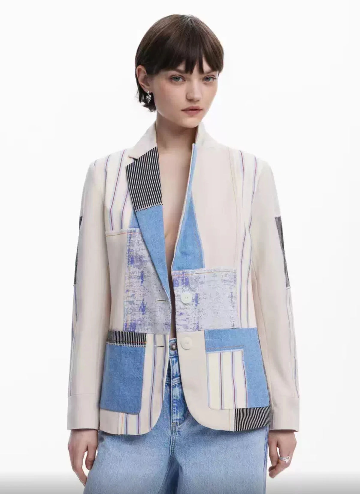 Una nuova giacca di jeans ampia e casual spagnola ricamata e color block dalla ordine di esportazione originale