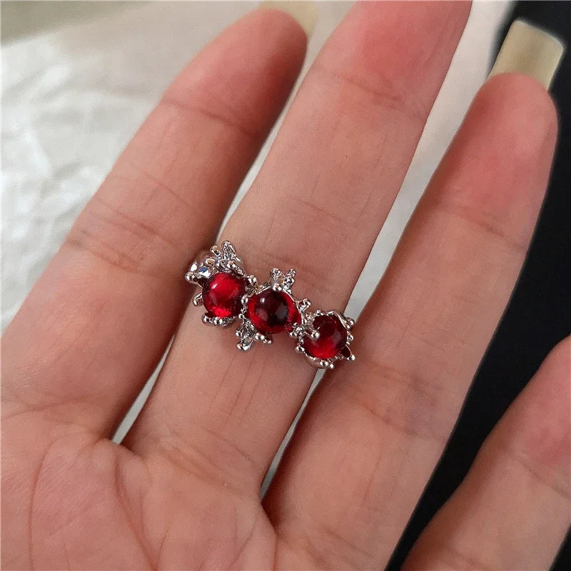Anillos ajustables estéticos de corazón de cristal rojo irregular de apertura nueva para mujer, anillo gótico de araña animal, joyería creativa