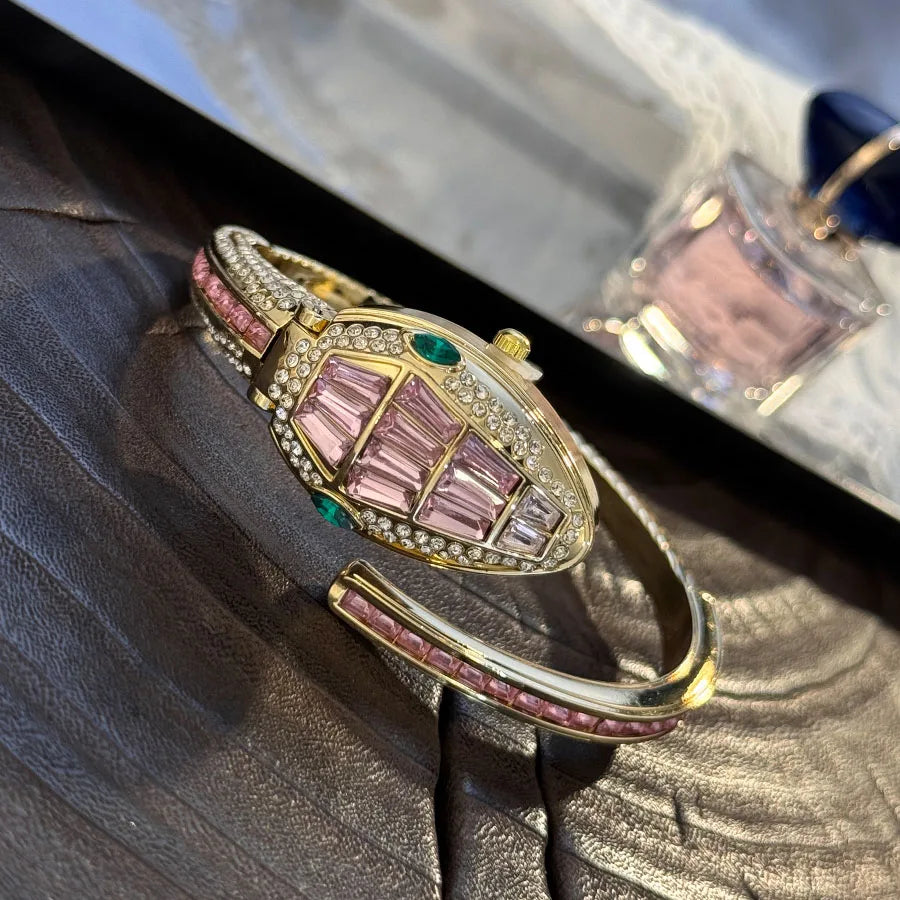 Orologio da polso a forma di serpente alla moda con diamanti incastonati di lusso per donna Elegante borsa aperta Elegante design europeo e americano