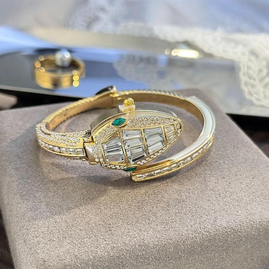 Orologio da polso a forma di serpente alla moda con diamanti incastonati di lusso per donna Elegante borsa aperta Elegante design europeo e americano
