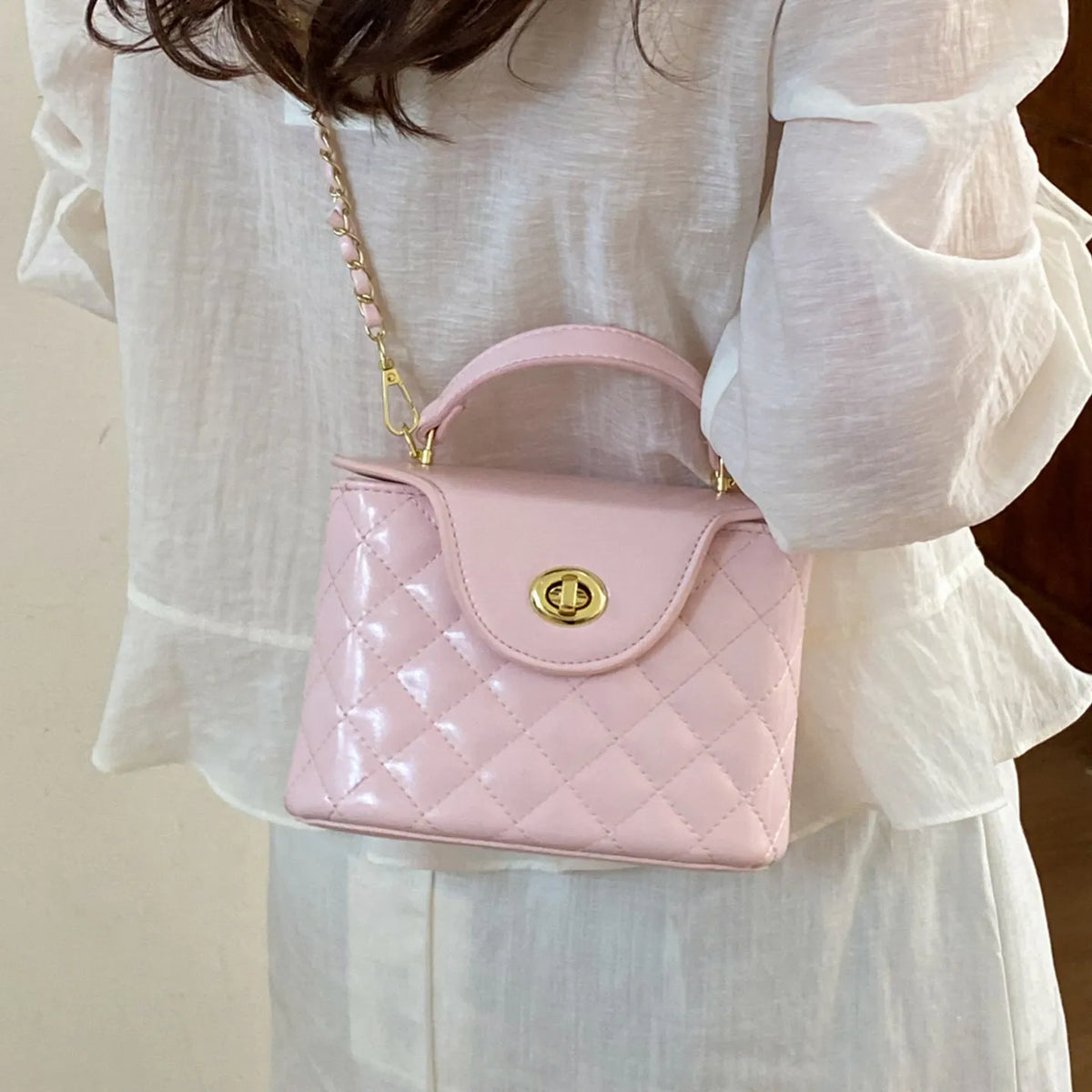 Borsa a tracolla da donna con catena a griglia di diamanti stile piccola fragranza, nuova collezione Primavera Estate 2026, elegante e sensuale