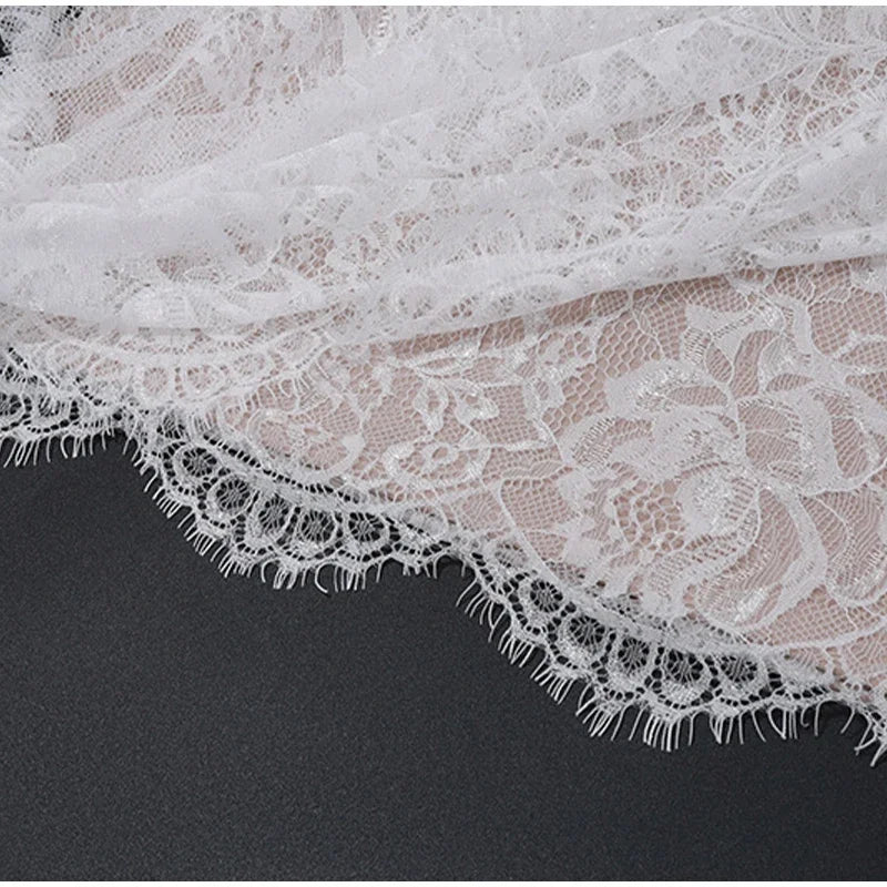 Nuovo abito sexy senza spalline in pizzo bianco per le donne 2024 abiti eleganti abito da sera aderente mini abiti estivi abiti sottili