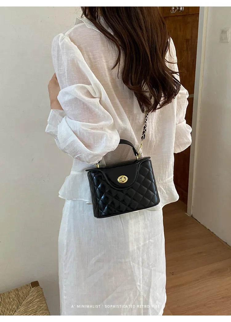 Borsa a tracolla da donna con catena a griglia di diamanti stile piccola fragranza, nuova collezione Primavera Estate 2026, elegante e sensuale