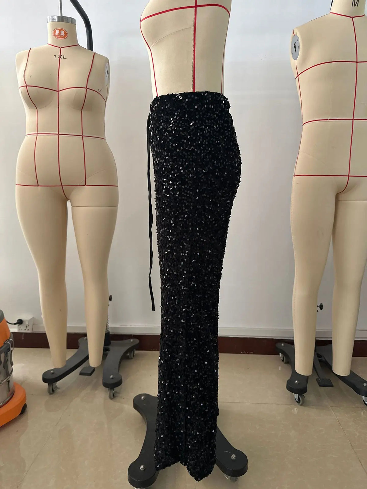 Pantaloni da donna in stile euro-americano con paillettes, coulisse alla moda, effetto snellente, nuovi, elastici, a gamba dritta.