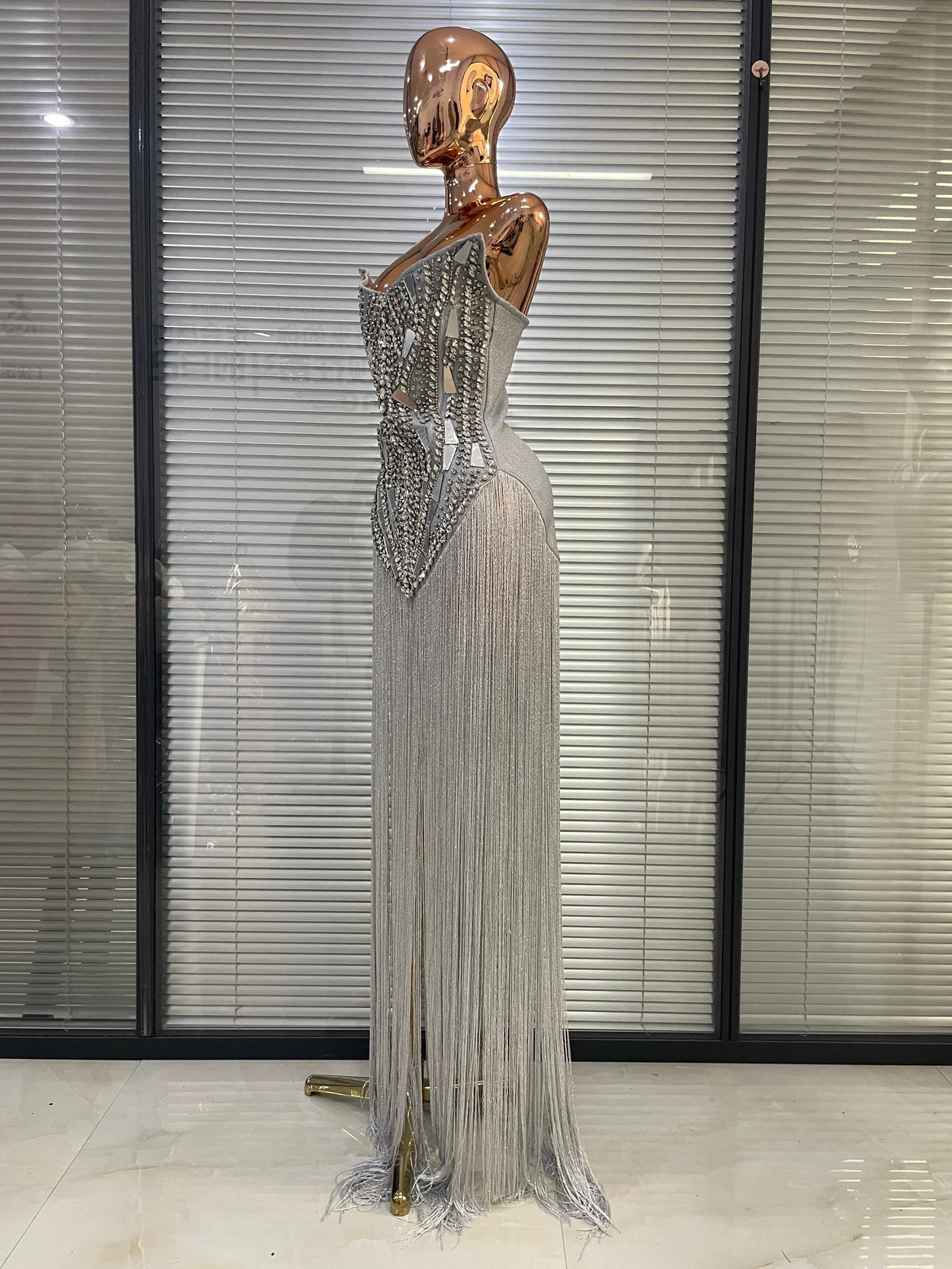 Abito da Compleanno per Donne, Lussuoso Vestito Lungo Argento Senza Spalline con Strass Scintillanti e Frange a Specchio, Elastico, per Serate e Feste, Costumi da Cantante