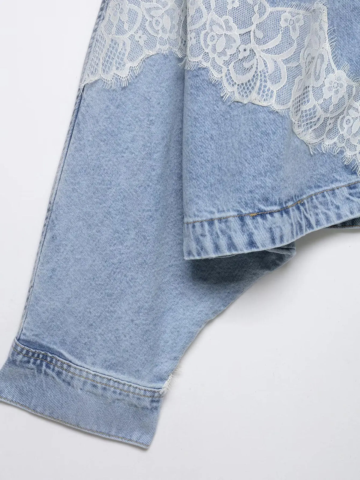YENKYE Nuova Giacca in Denim Corta da Donna 2026 Blu Chiaro con Inserti in Pizzo, Bottoni Frontali, Maniche Lunghe, Vestibilità Ampia, Stile Streetwear